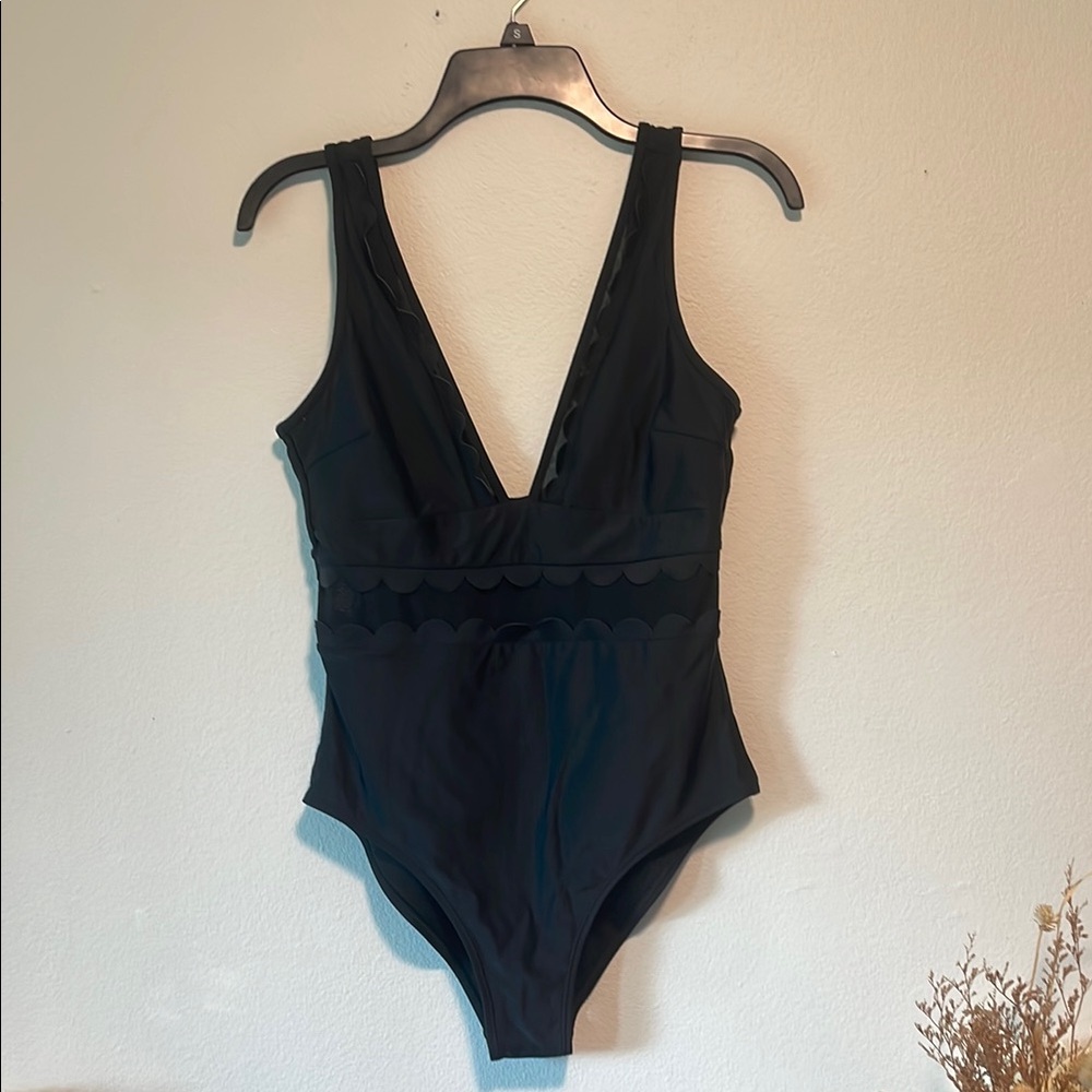 Cupshe Black One Piece Swimsuit with Defined Waistline